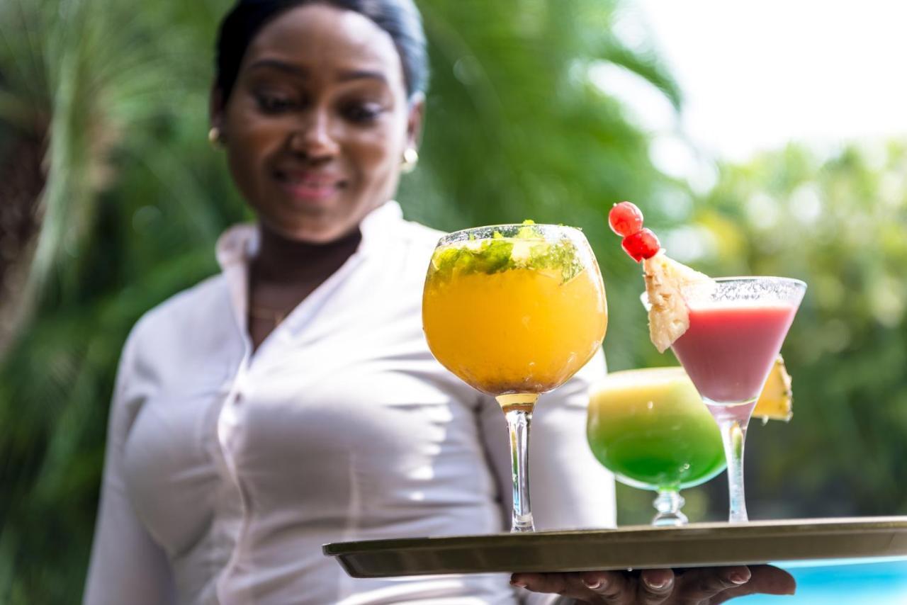 Hotel Tropico Luanda Bagian luar foto
